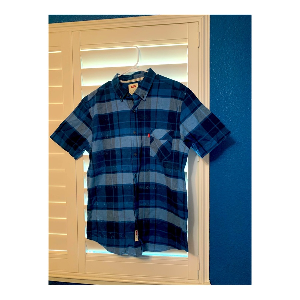 Levi’s Men’s Blue Plaid Flannel in Size L